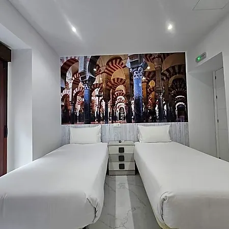 Guest house Nueva Cibeles 2*